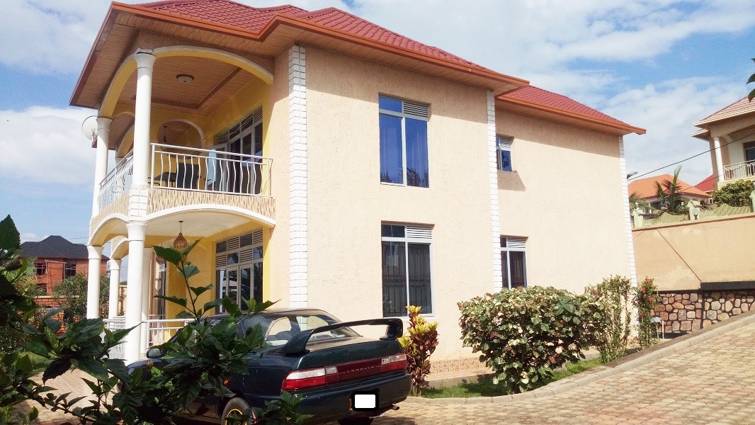 A 5 BEDROOM HOUSE WITH DECENT FURNITURE AT RUSORORO